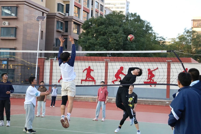 纳的中场带